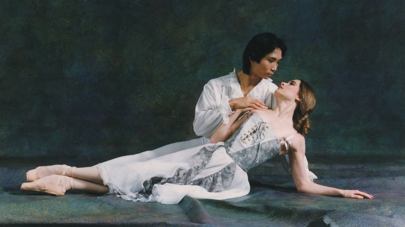 Janie Parker as Manon and Li Cunxin as Des Grieux in Sir Kenneth MacMillan's Manon by Houston Ballet, May 1994, ph. Jann Whaley