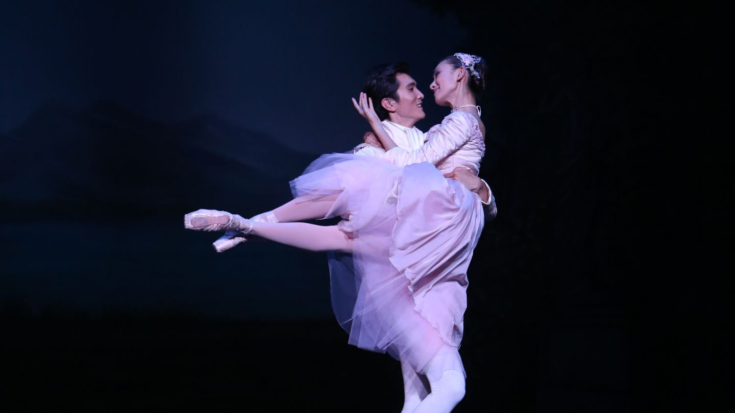 Queensland Ballet Principal Dancers Meng Ningning and Hao Bin perform in Ben Stevenson's Cinderella in 2013. The first season of Li's 2013 season. Photographer David Kelly
