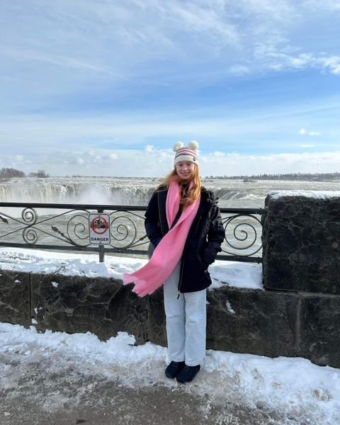 When not in the studio, Leah and Sophie managed to see some of Canada's sights including a tour to Niagara Falls where it was -13 degrees!